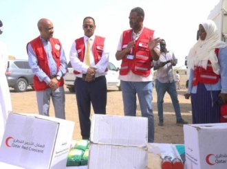 الهلال الأحمر القطري يوزع 8,875 سلة غذائية في السودان